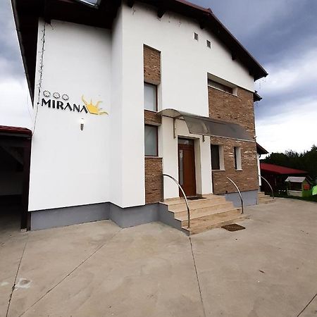 Mirana Hotel Cristian  Bagian luar foto