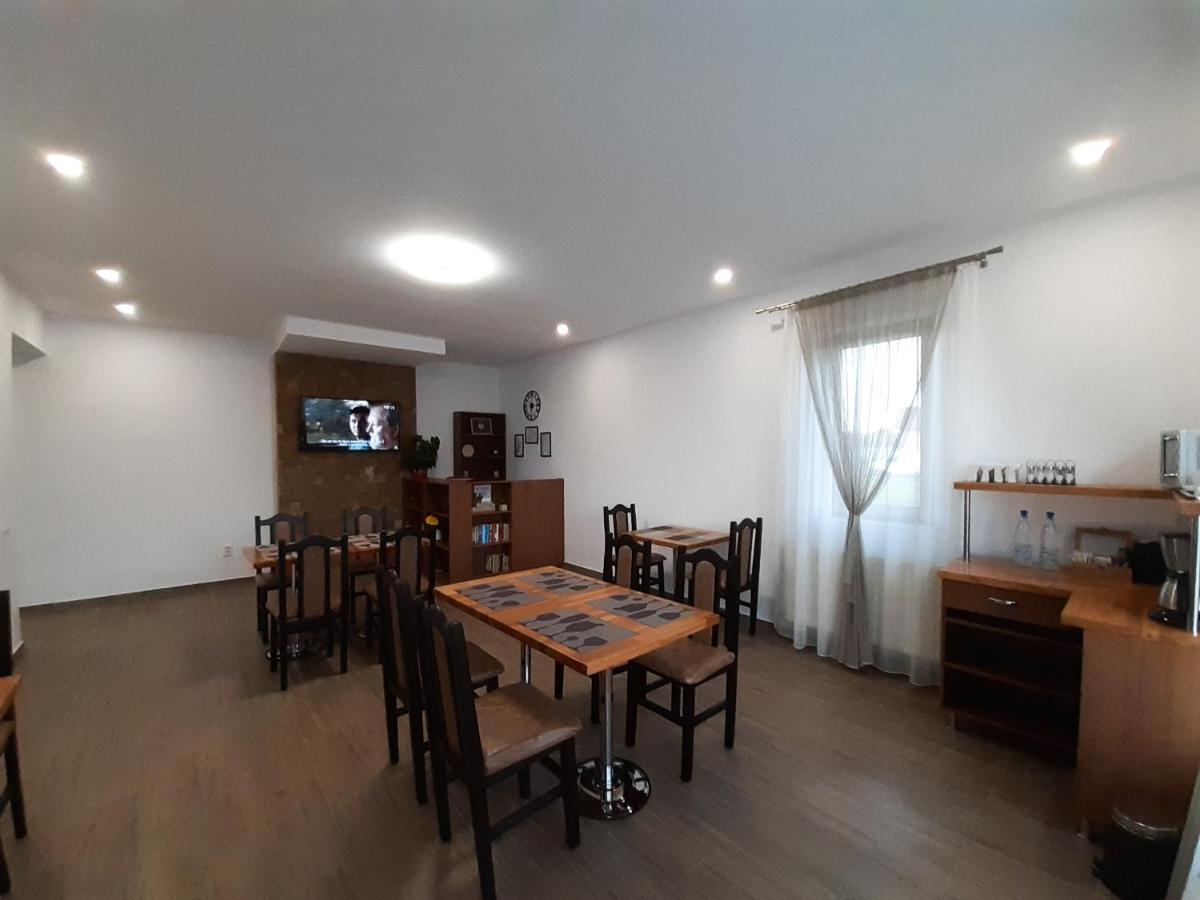 Mirana Hotel Cristian  Bagian luar foto