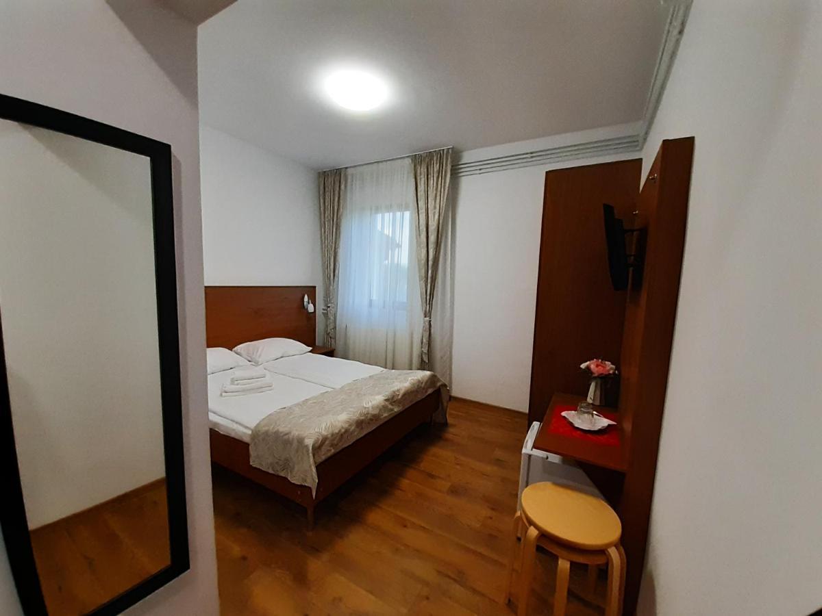 Mirana Hotel Cristian  Bagian luar foto