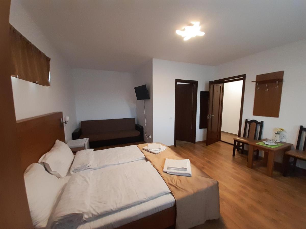 Mirana Hotel Cristian  Bagian luar foto