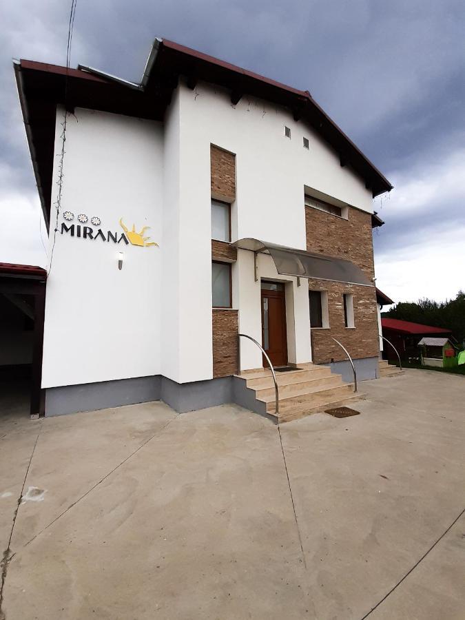 Mirana Hotel Cristian  Bagian luar foto