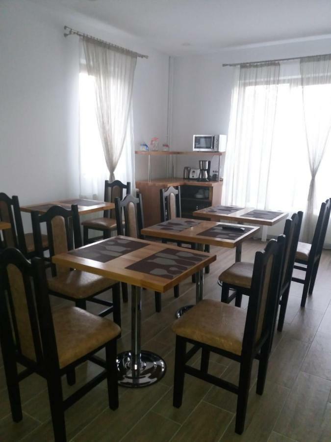 Mirana Hotel Cristian  Bagian luar foto