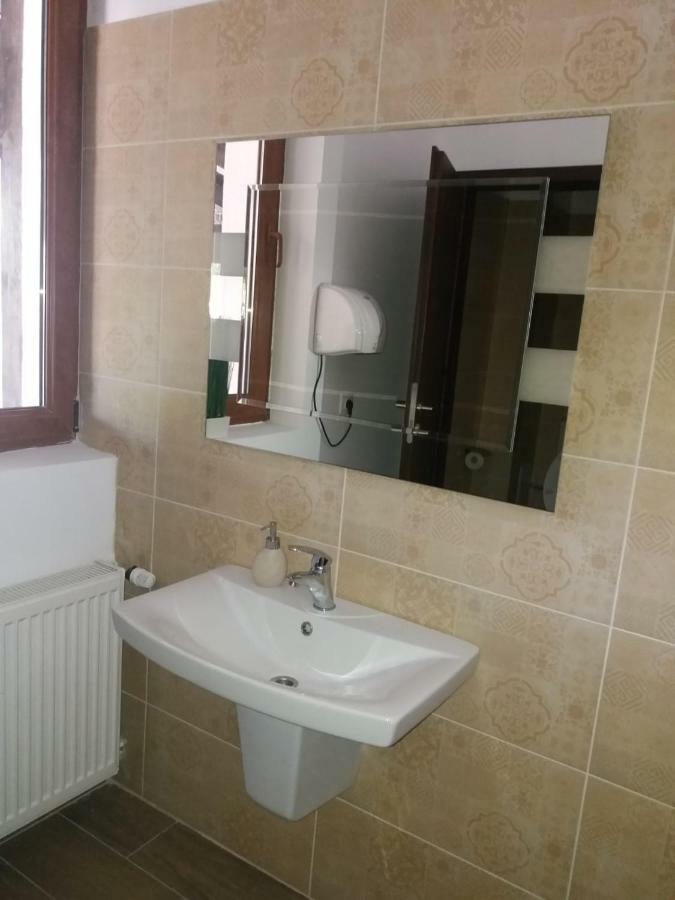 Mirana Hotel Cristian  Bagian luar foto